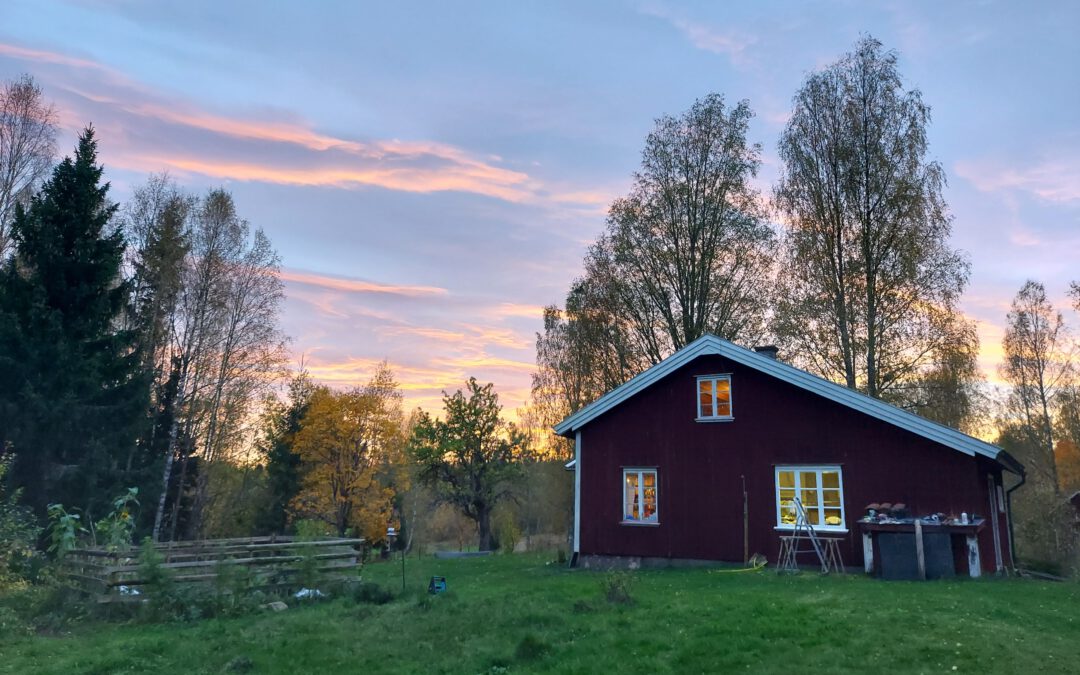 huis bij zonsondergang